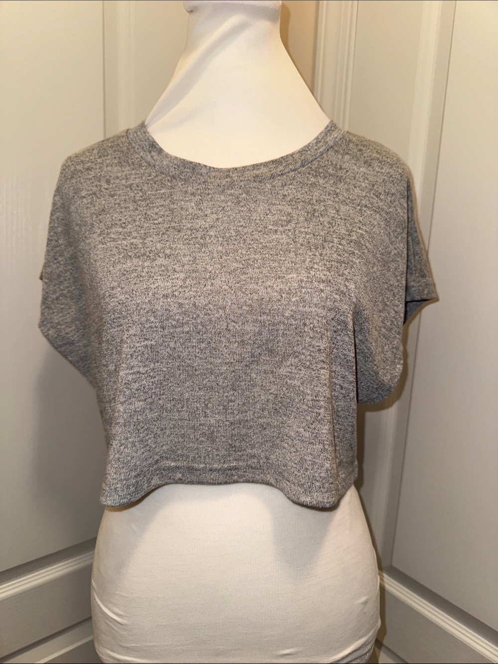 Fashion Nova Gray Cropped Knit Tee - Women’s Size L
